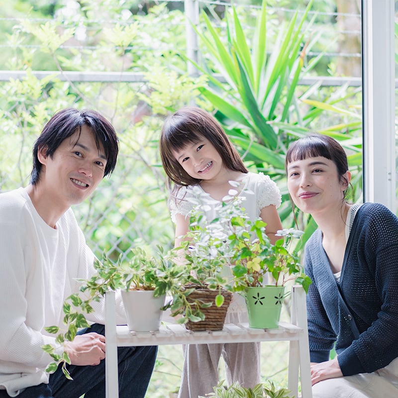 G23006-Breezy-Home-HH_KV_800x800 An Asian family with plants
